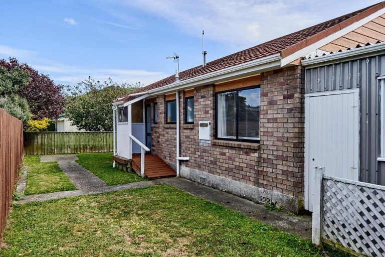 Photo of property in 15 Burcham Street, Taita, Lower Hutt, 5011