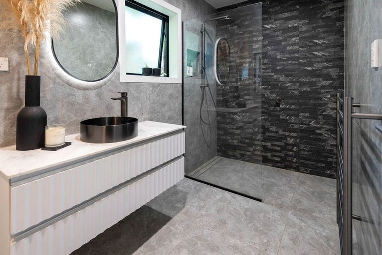 Photo of property in 2/47 Drake Street, Howick, Auckland, 2014