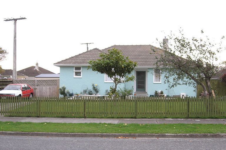 Photo of property in 37 Chapman Crescent, Naenae, Lower Hutt, 5011