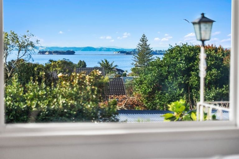 Photo of property in 1/53 Uxbridge Road, Mellons Bay, Auckland, 2014