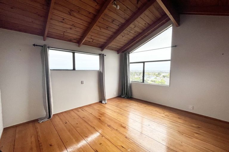 Photo of property in 43 Rosecamp Road, Beach Haven, Auckland, 0626