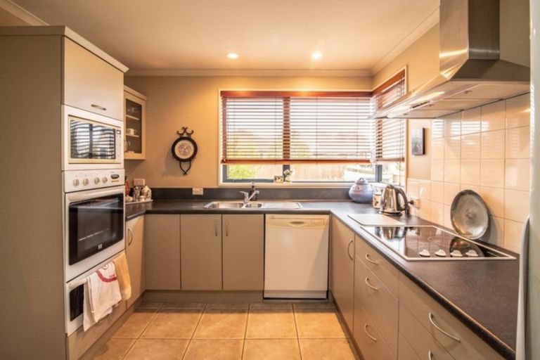 Photo of property in 2 Village Lane, Halswell, Christchurch, 8025