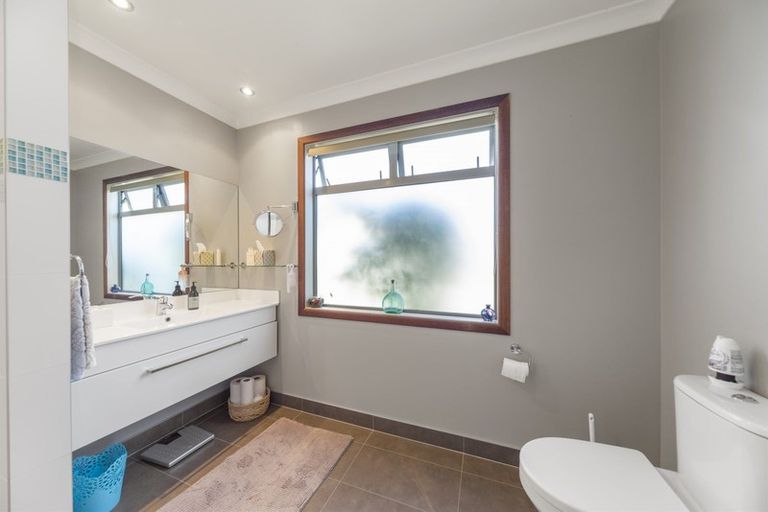 Photo of property in 15 Kestrel Lane, Kinloch, Taupo, 3377