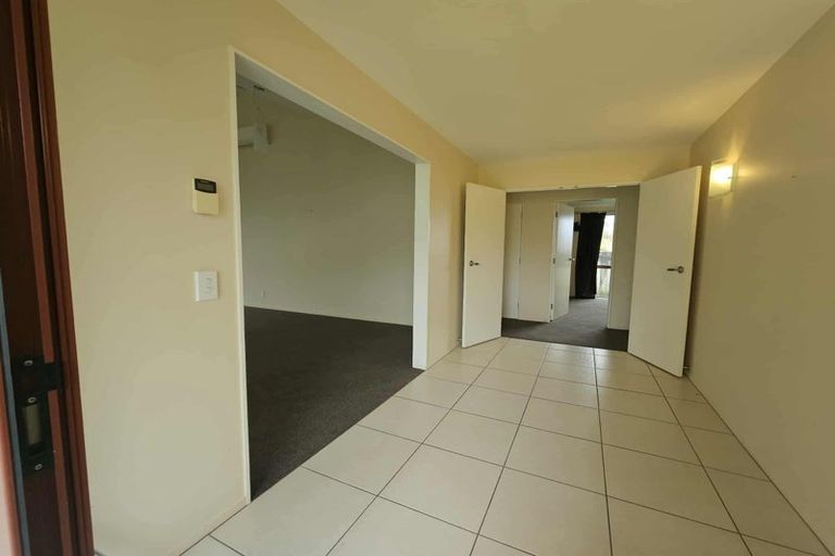 Photo of property in 37 Mcewen Crescent, Riverstone Terraces, Upper Hutt, 5018