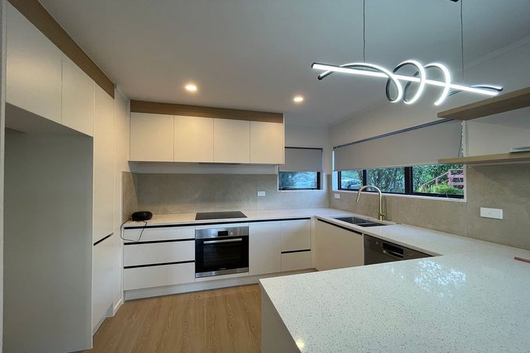 Photo of property in 1/16 Glen Vista Place, Bayview, Auckland, 0629