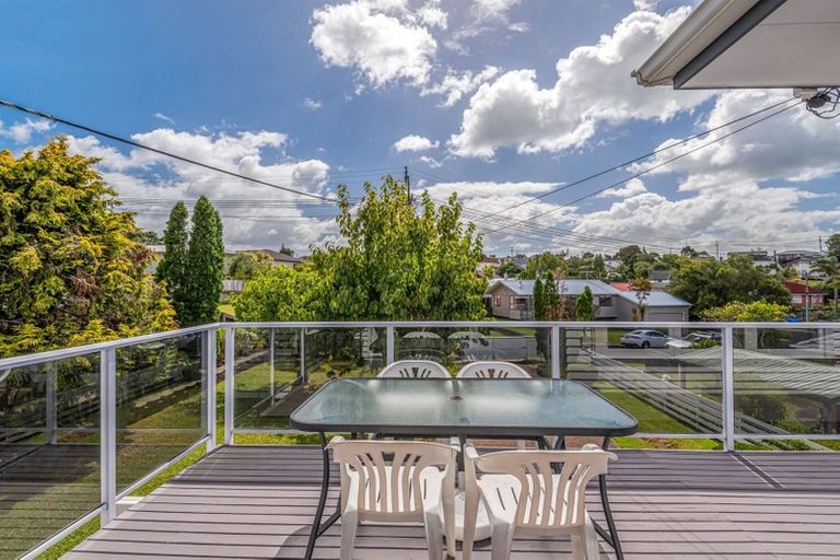 Photo of property in 4 Meadowvale Avenue, Forrest Hill, Auckland, 0620
