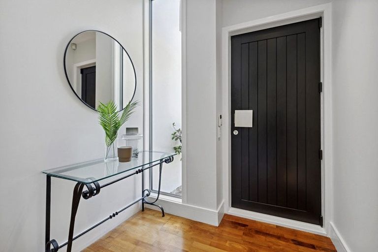 Photo of property in 6/258 Hurstmere Road, Takapuna, Auckland, 0622