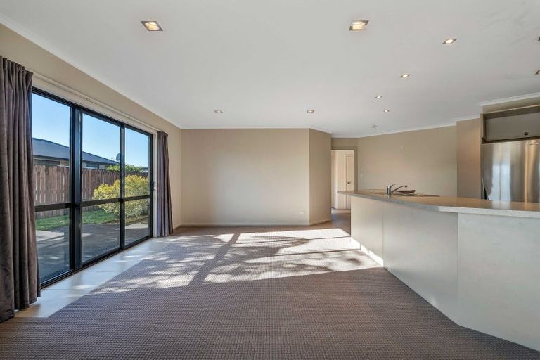 Photo of property in 40 Montague Grove, Stratford, 4332