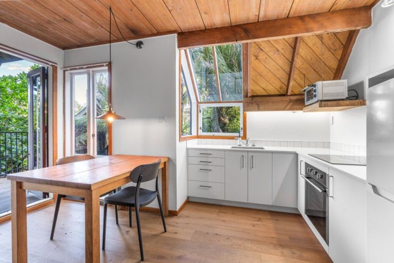 Photo of property in 40 Otitori Bay Road, Titirangi, Auckland, 0604