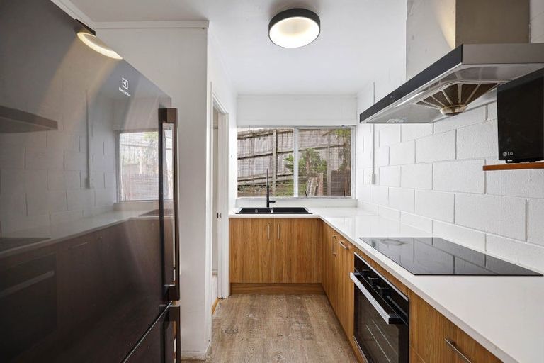 Photo of property in 3/52 Fruitvale Road, New Lynn, Auckland, 0600