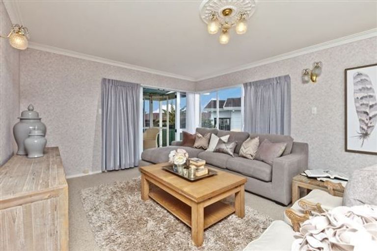 Photo of property in 2/5 Fenwick Avenue, Milford, Auckland, 0620