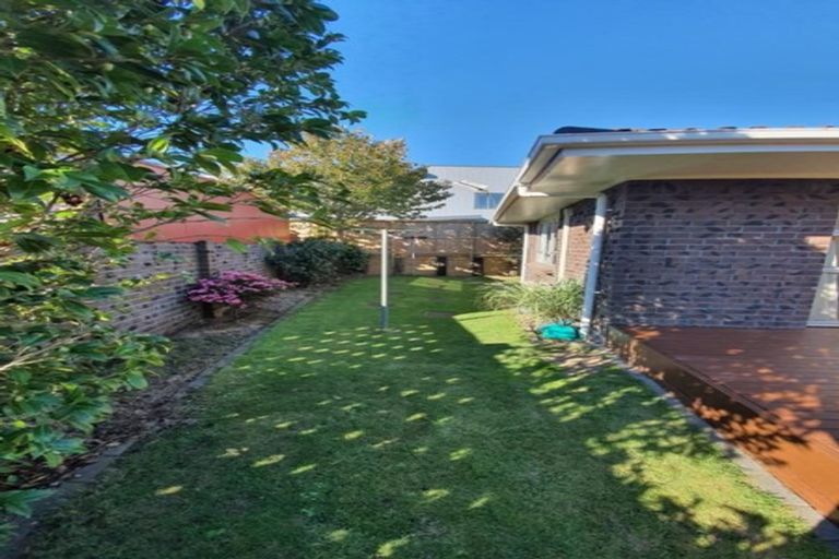 Photo of property in 2/23 South Street, Papakura, 2110