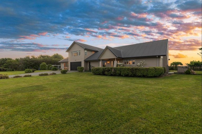 Photo of property in 72 Aranui Road, Kairanga, Palmerston North, 4475