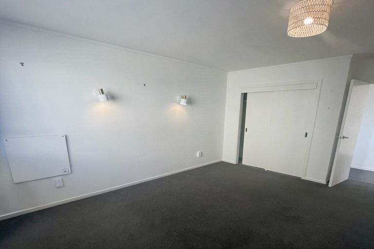 Photo of property in Grafon Court Flats, 2/53 Grafton Road, Roseneath, Wellington, 6011