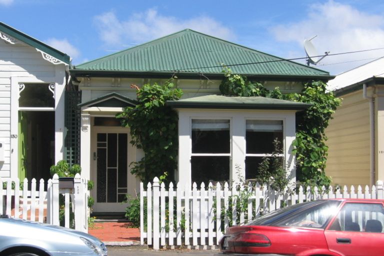 Photo of property in 128 Elizabeth Street, Mount Victoria, Wellington, 6011