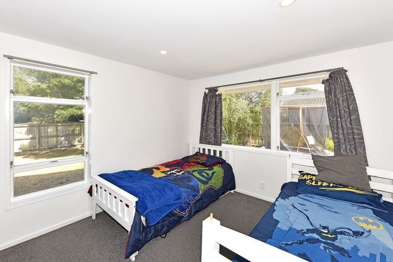 Photo of property in 2a Curzon Place, Parklands, Christchurch, 8083