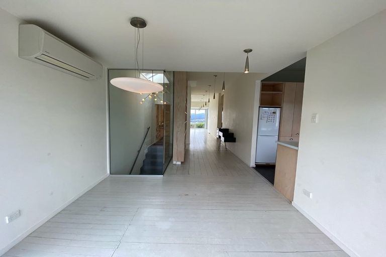 Photo of property in 102 Kelburn Parade, Kelburn, Wellington, 6012