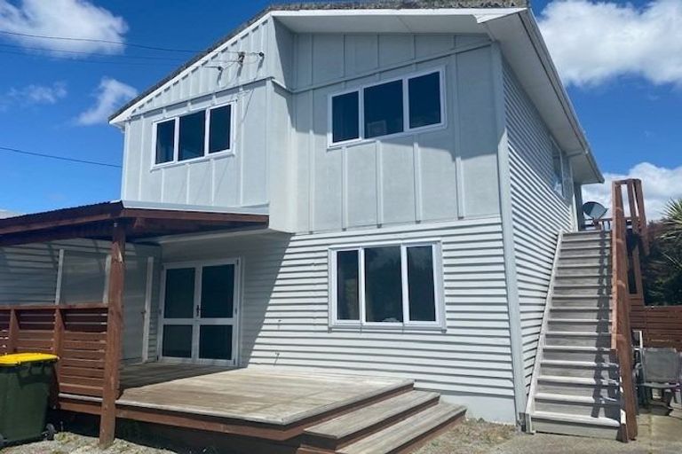 Photo of property in 4 Eatwell Avenue, Paraparaumu Beach, Paraparaumu, 5032