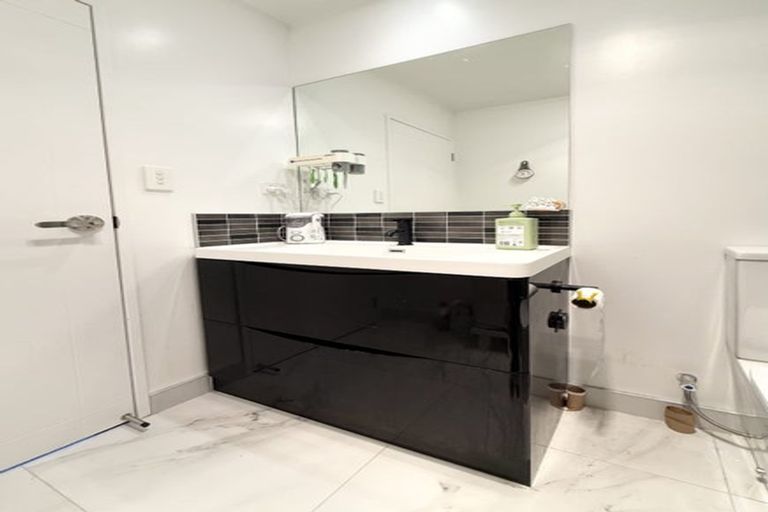 Photo of property in 30b Tudor Road, Henderson, Auckland, 0610