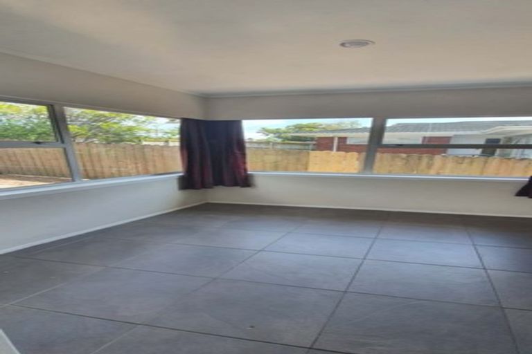 Photo of property in 98 Botany Road, Botany Downs, Auckland, 2010