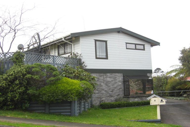 Photo of property in 4 Fairview Place, Westown, New Plymouth, 4310