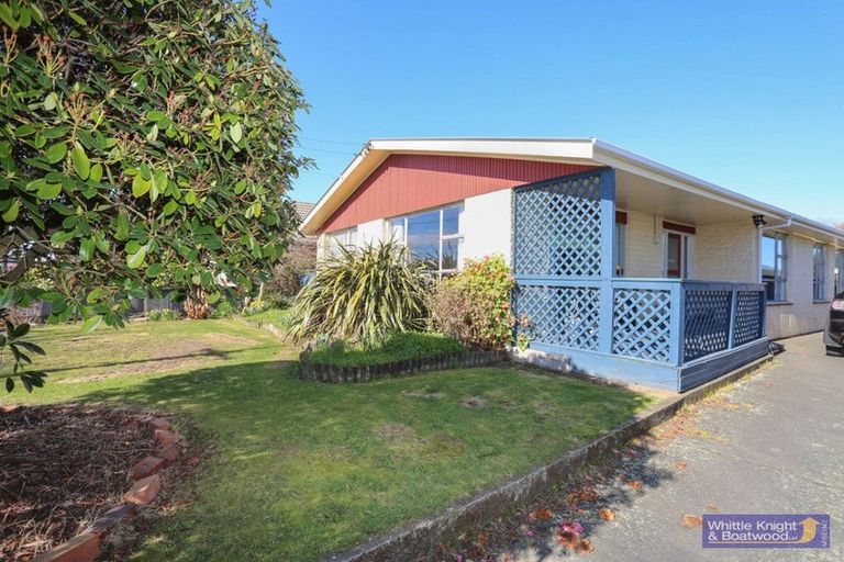 Photo of property in 53 Martbern Crescent, Bishopdale, Christchurch, 8053
