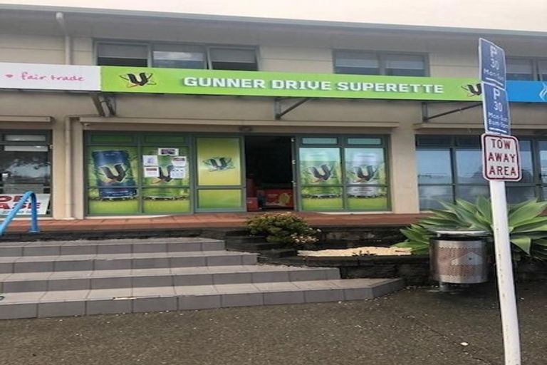 Photo of property in 4/80 Gunner Drive, Te Atatu Peninsula, Auckland, 0610