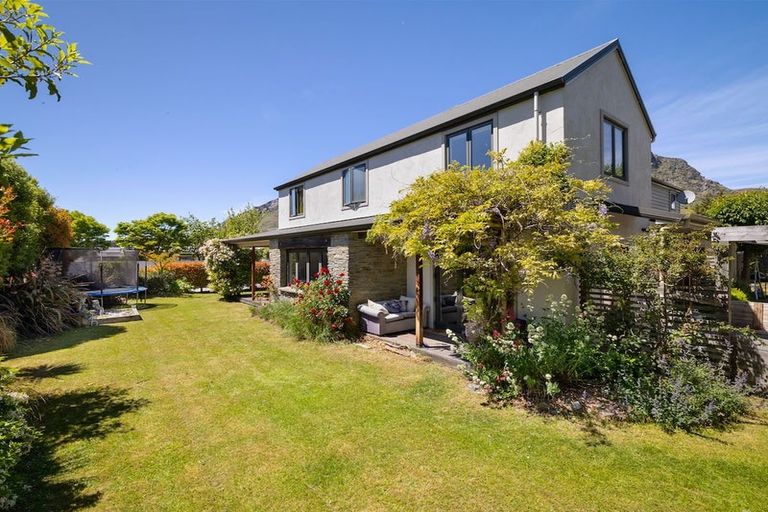 Photo of property in 20 Amber Close, Arthurs Point, Queenstown, 9371