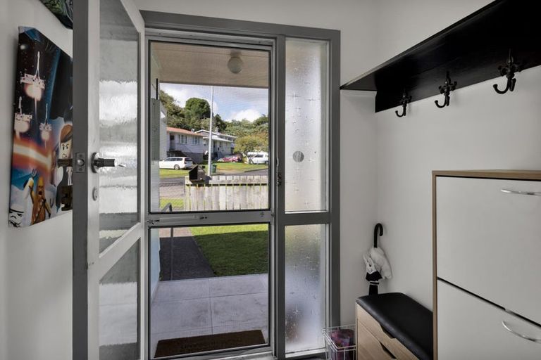 Photo of property in 6a Brixham Place, Merrilands, New Plymouth, 4312