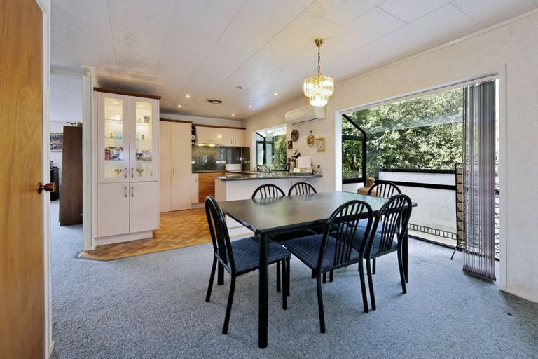 Photo of property in 18 Madigan Place, Glendene, Auckland, 0602