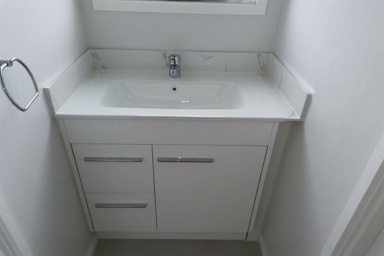 Photo of property in 43 Walworth Avenue, Pakuranga Heights, Auckland, 2010