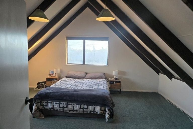 Photo of property in 1/130 Middlepark Road, Sockburn, Christchurch, 8042