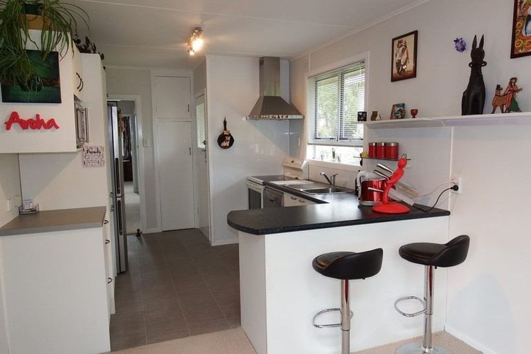 Photo of property in 77 Collingwood Street, Eltham, 4322