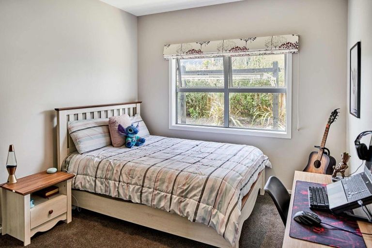 Photo of property in 25 Paparoa Crescent, Aotea, Porirua, 5024