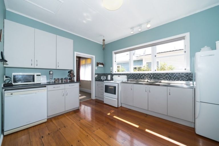 Photo of property in 44 Chelwood Street, Takaro, Palmerston North, 4412