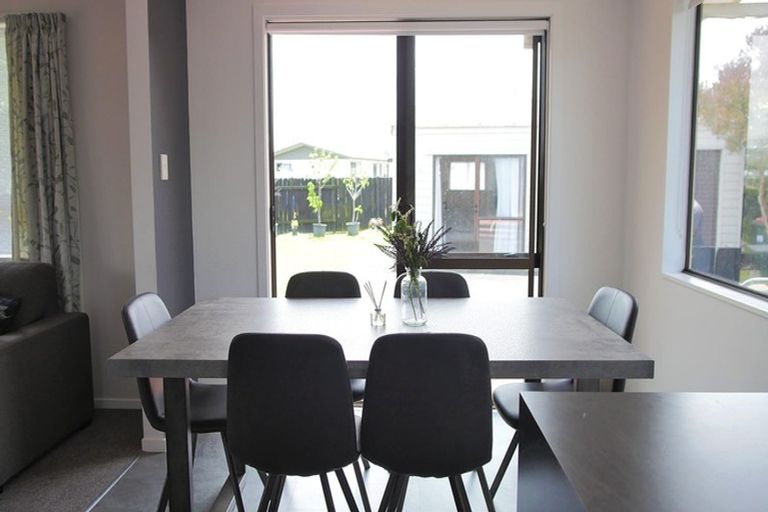 Photo of property in 3 Apollo Parade, Milson, Palmerston North, 4414