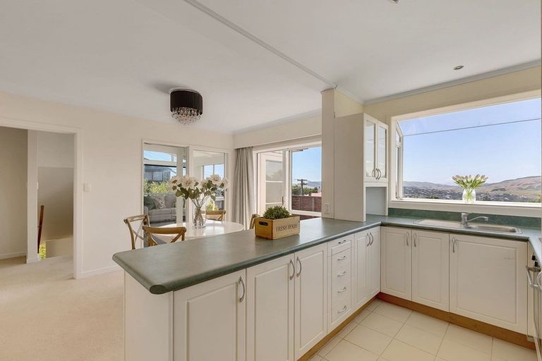 Photo of property in 2 Karoro Place, Paremata, Porirua, 5024