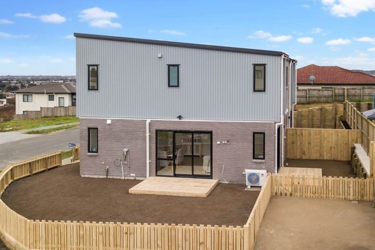 Photo of property in 2 Poruru Close, Papakura, 2110