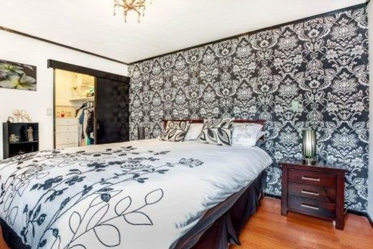 Photo of property in 2/44 Darren Crescent, Half Moon Bay, Auckland, 2012