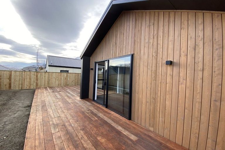 Photo of property in 10 Fallow Street, Jacks Point, 9371