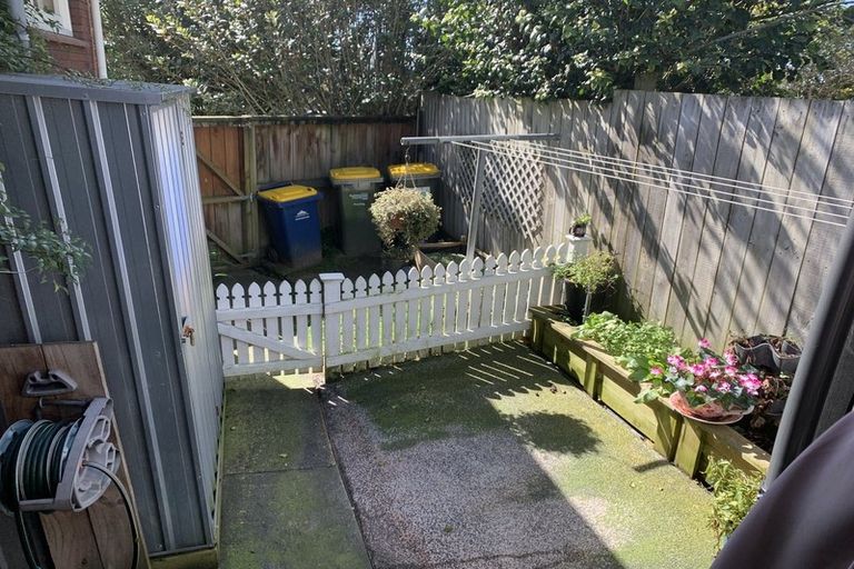 Photo of property in 1/34 Ayton Drive, Totara Vale, Auckland, 0629