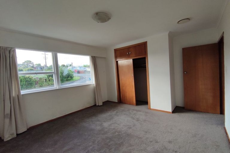 Photo of property in 77 Triangle Road, Massey, Auckland, 0614