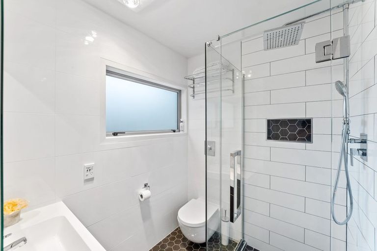 Photo of property in 46 Hinemoa Street, Birkenhead, Auckland, 0626