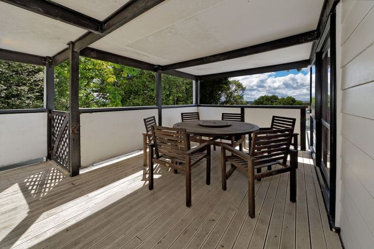 Photo of property in 18 Madigan Place, Glendene, Auckland, 0602