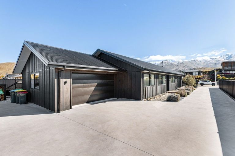 Photo of property in 38 Stratford Drive, Mount Pisa, Cromwell, 9383