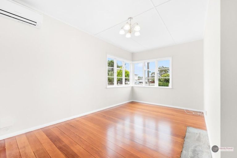 Photo of property in 10 Rumgay Street, Fairfield, Lower Hutt, 5011