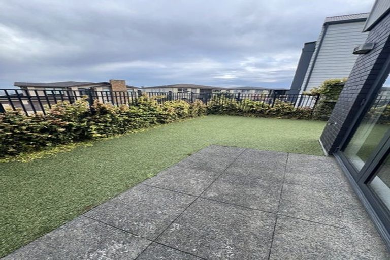 Photo of property in 3 Maureen Close, East Tamaki Heights, Auckland, 2016