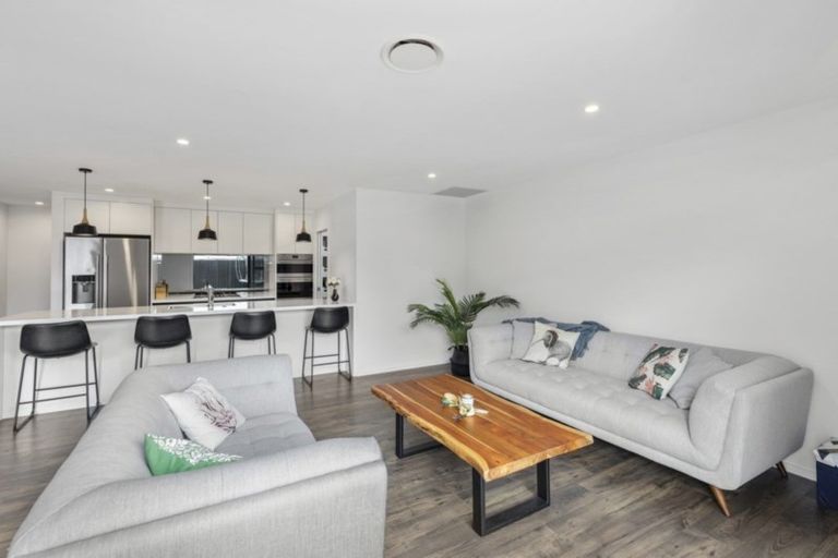 Photo of property in 25 Buddle Road, Wallaceville, Upper Hutt, 5018