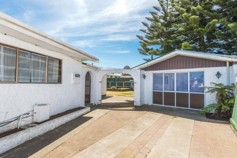 Photo of property in 4 Karyn Street, Castlecliff, Whanganui, 4501