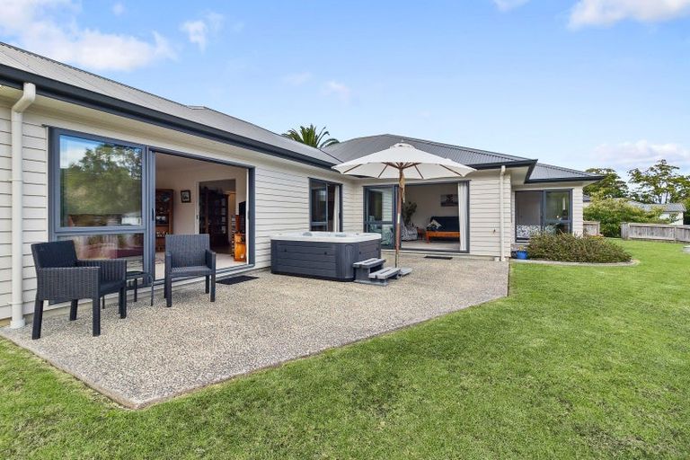 Photo of property in 18 Applemoors Way, Riverhead, 0820